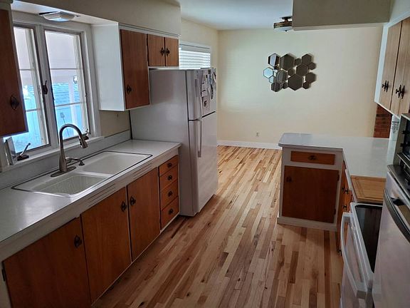 4th image of 1145 Ponderosa Dr