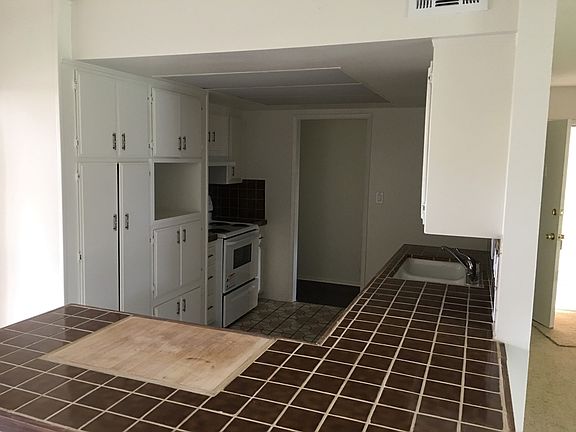 3rd image of 707 Ivywood Dr