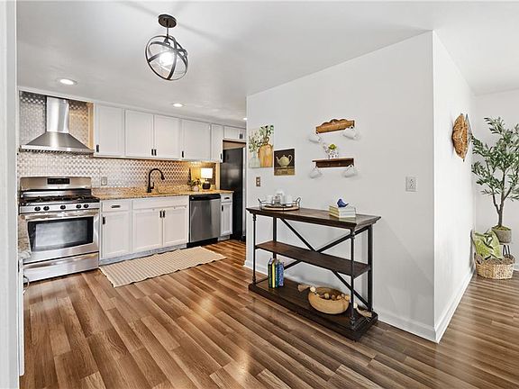 3rd image of 2215 Rawood Dr