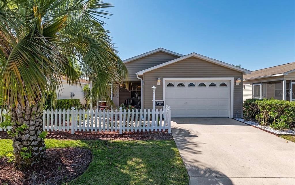 992 Pinewood Pl - Property Image