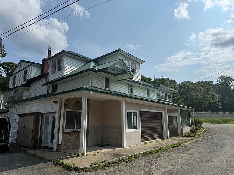 1072 Green Pond Rd #A — Photo 2