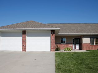 1609 Cypress Point Cir, Brookings, SD 57006