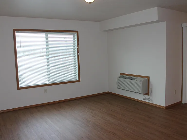 1410 Worden Ave #206 — Photo 9