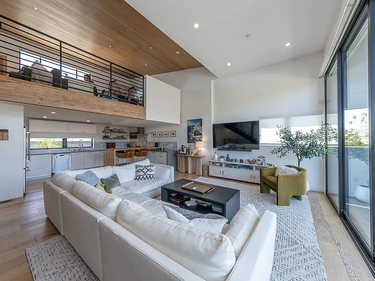 2506 S Wilson Ave — Photo 21