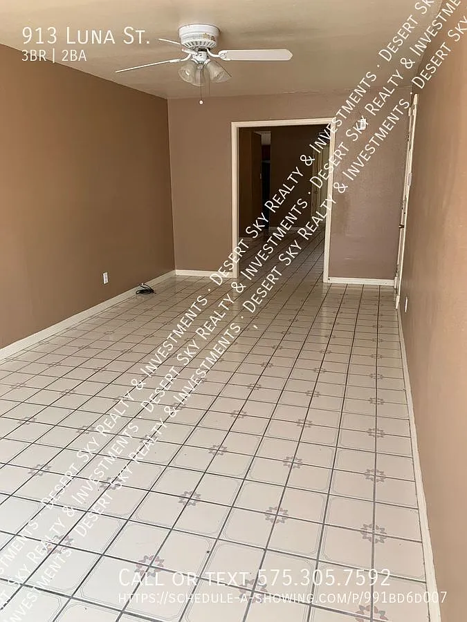 3 Bedroom 1 Bathroom Home — Photo 2