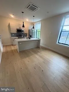 1 bed, 1.0 bath, 440 sqft, $1,950 — Photo 3