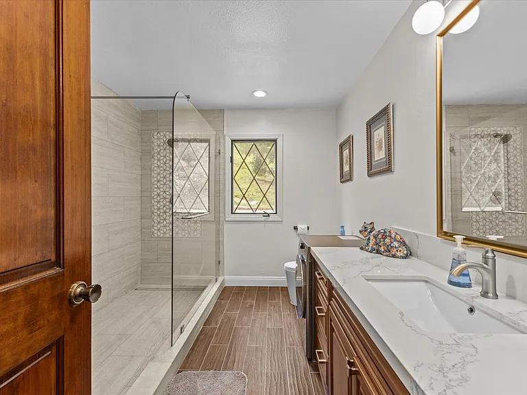 2705 Clear Creek Ln — Photo 41