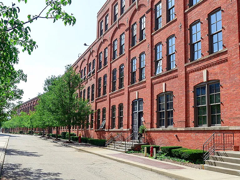 River Place Luxury Apartments — Photo 14