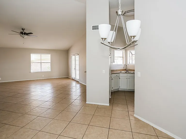 8032 W Tuckey Ln — Photo 7