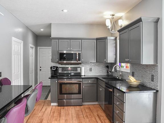 5th image of 3386 Beck Ave NE