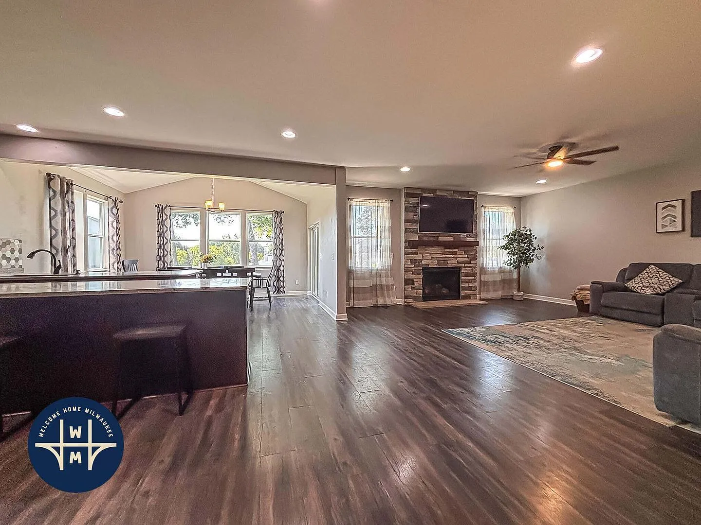 4 bed, 3.5 bath, 3815 sqft, $4,498 — Photo 4