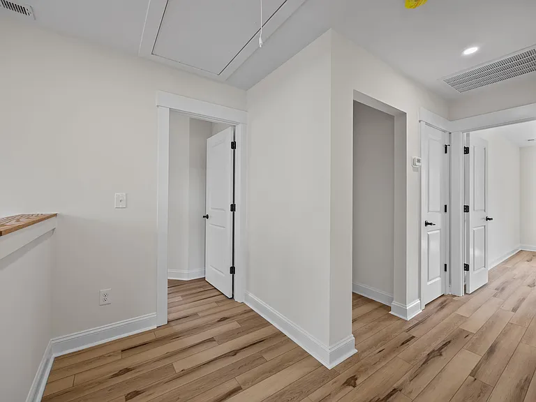 387 Lake Farm Dr — Photo 2