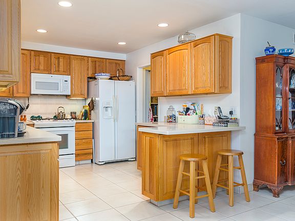 4th image of 6287 Marlborough Dr