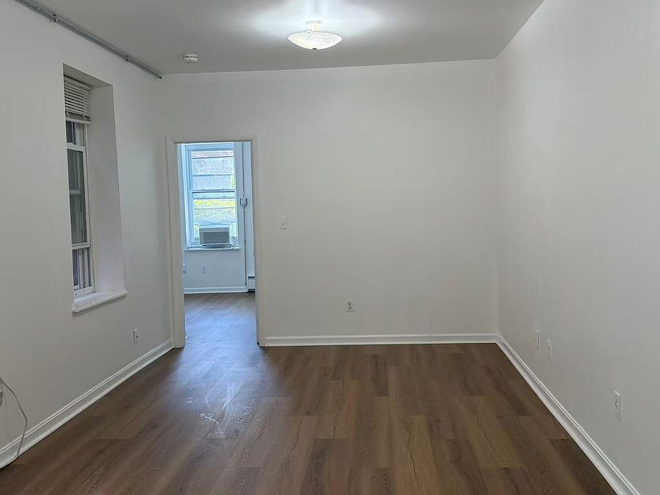1st image of 213 E Berkeley St APT 2