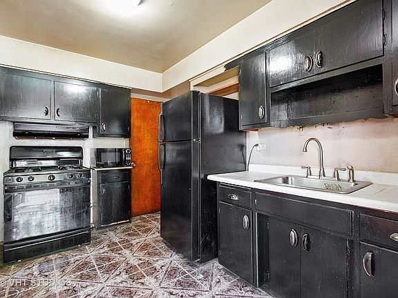 5th image of 10940 S Eberhart Ave
