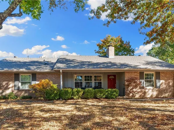860 N Pembroke Rd, Fayetteville, AR 72701