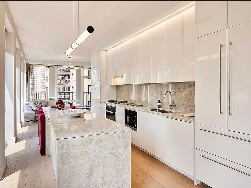 1st image of 15 W 61st St #18D