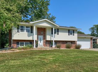 906 E 2nd St, O'Fallon, IL 62269