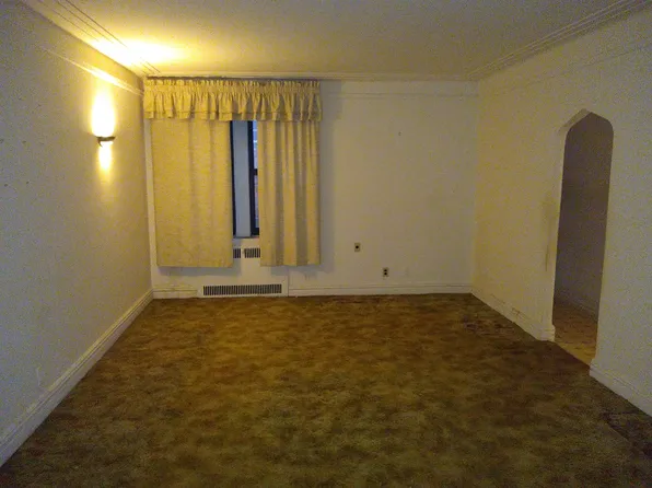 30 Ocean Parkway image 2 of 17