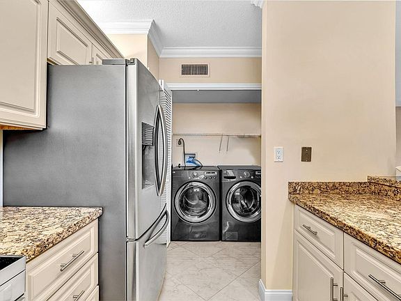 5th image of 333 SE 20th Ave APT 204