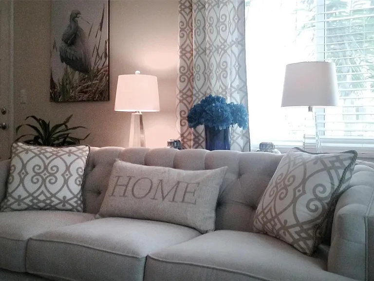 Living Room/Sofa