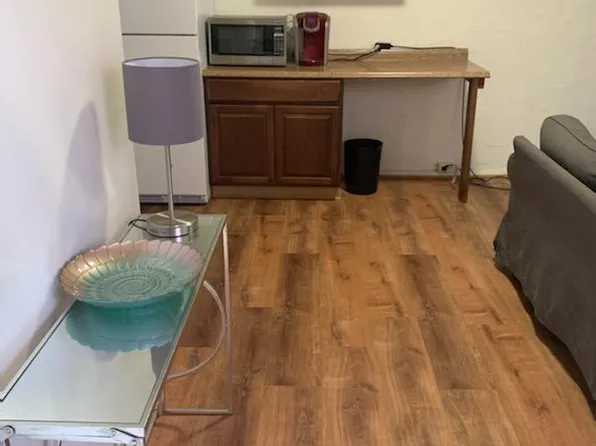 111 Polihale Pl, Honolulu, HI 96825