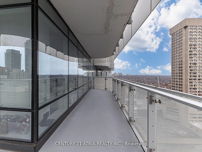 1 Bloor St E #2104 — Photo 15