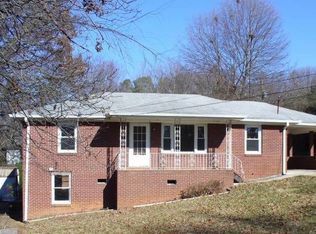 352 Camellia Dr, Dawsonville, GA 30534