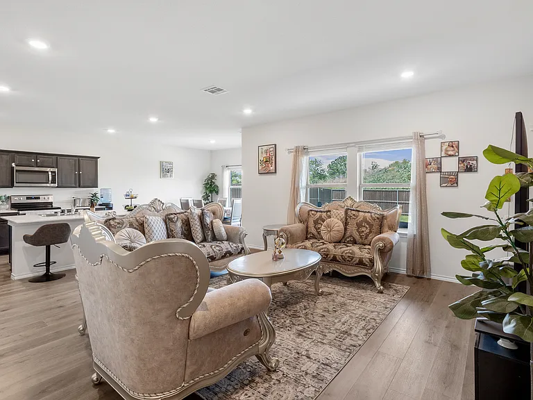 3005 Karsen Ln — Photo 6