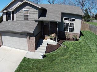 1215 W Robin St, Ozark, MO 65721