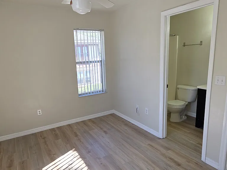 213 NW 8th St #1 — Photo 14