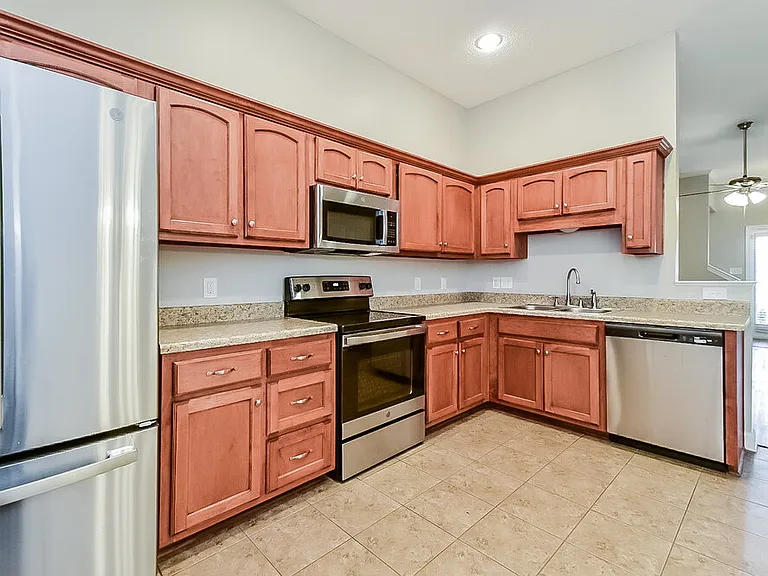 6304 Kingsview Dr — Photo 8