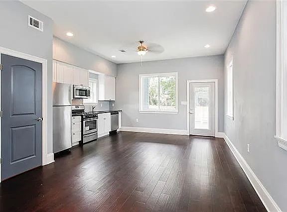 3rd image of 3819 Dhemecourt St #3819