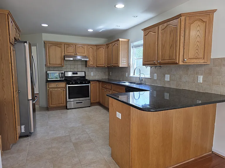 2103 Enterprise Dr — Photo 8