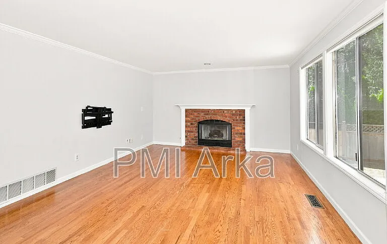 23408 NE 29th Pl — Photo 3