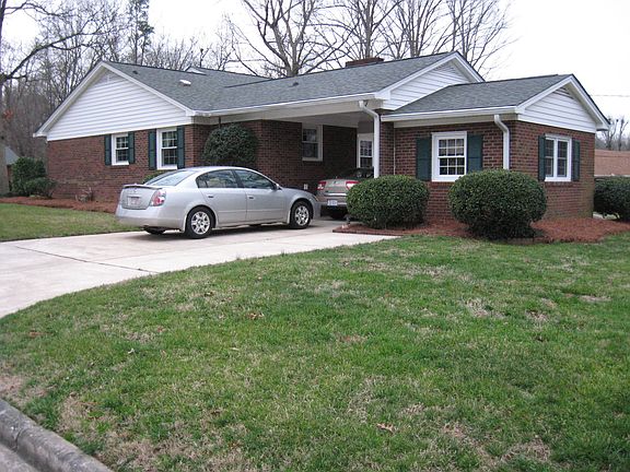 Carport & Workshop w Power, Workbench, Shelving, Pegboard!