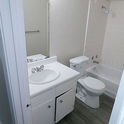 4th image of 404 8th Ave NE