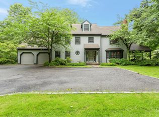 202 Brookville Rd, Muttontown, NY 11545