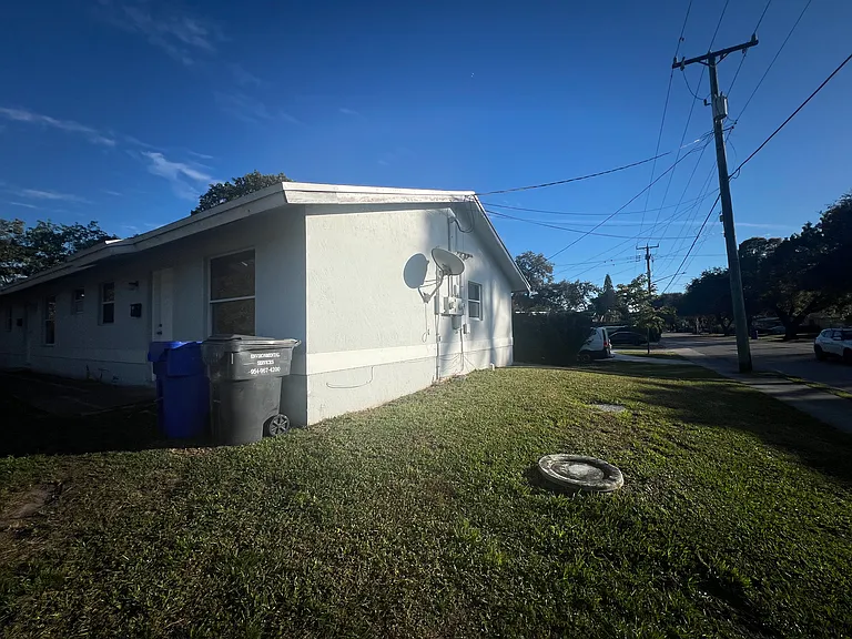 2746 Johnson St — Photo 19