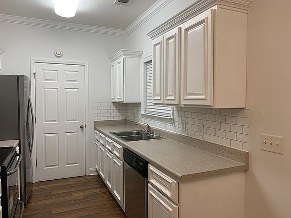 3rd image of 120 Caswell Ct