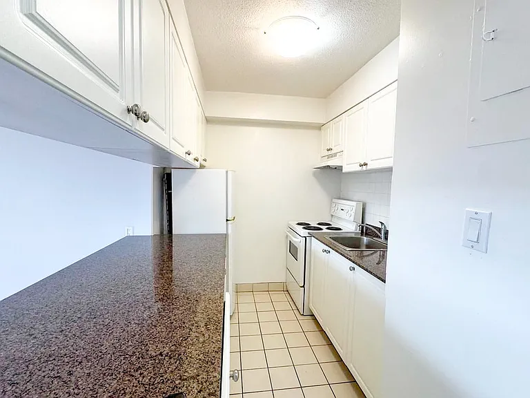 1251 Jervis St — Photo 19