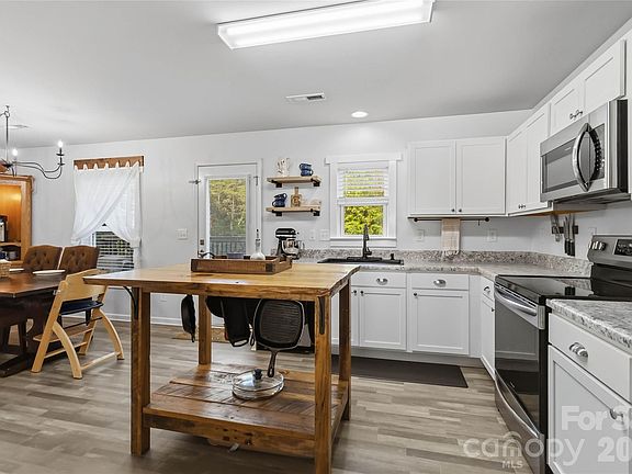 2nd image of 2220 Pinnacle View Dr