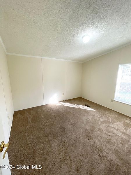 4th image of 558 Selfridge Road