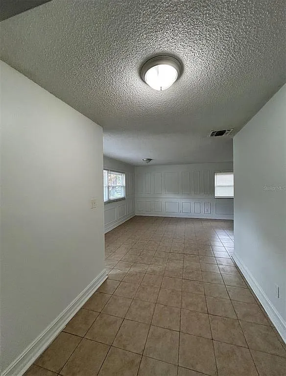 3 bed, 2.0 bath, 1820 sqft, $1,990 — Photo 2