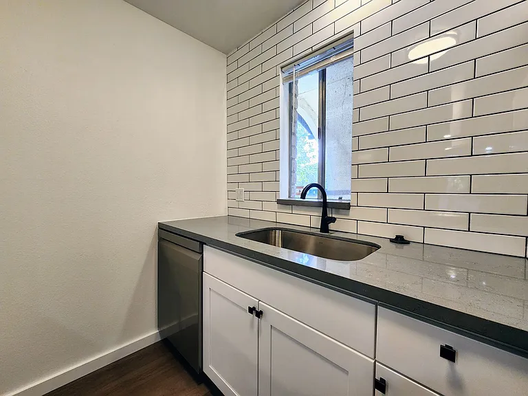 2437 Bethards Dr — Photo 3