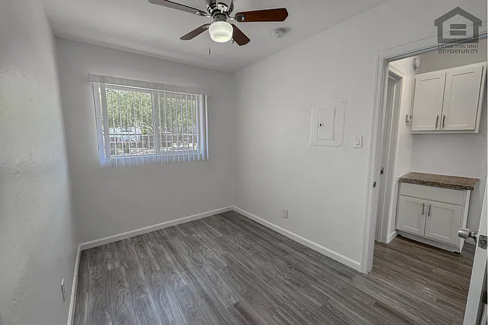 1346 E Willetta St #2 — Photo 18
