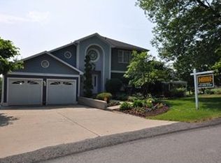 5277 Caste Dr, Pittsburgh, PA 15236