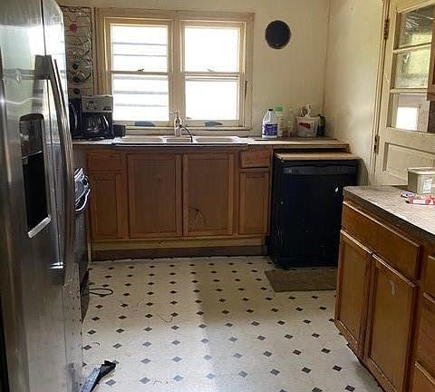 5th image of 1821 Valley Dr