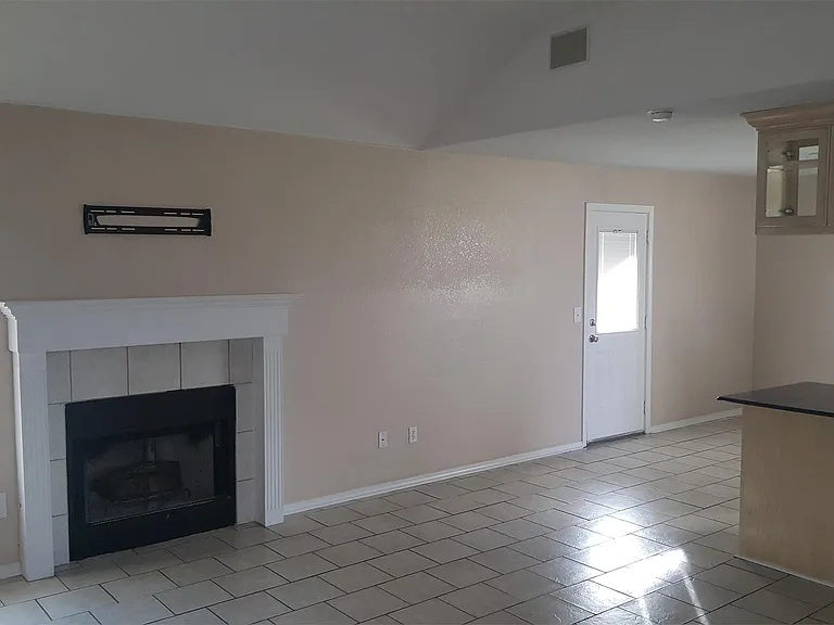 516 Shannons Way — Photo 3