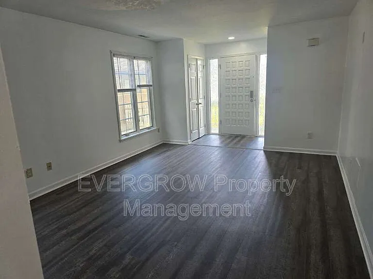 142 N 7th Ave — Photo 5